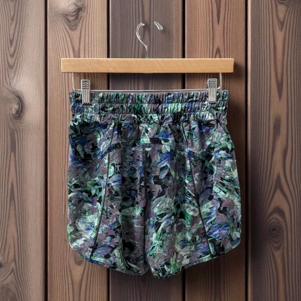 Women’s Lululemon High Waisted Running Shorts! ! Size 6! - Picture 4 of 7